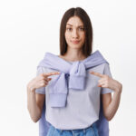 Jak usunąć plamy z podkładu z bluzki?